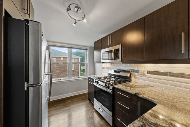 3808 S Brust Ave, Unit 2B-Close To Lake-unfurn. in Milwaukee, WI - Foto de edificio - Building Photo