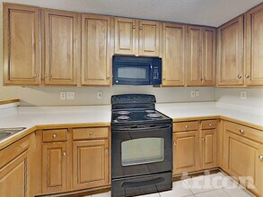 130 Nowell Dr in Fairburn, GA - Foto de edificio - Building Photo