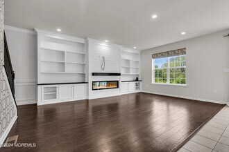 44 Begonia Ln in Monroe Township, NJ - Building Photo - Building Photo