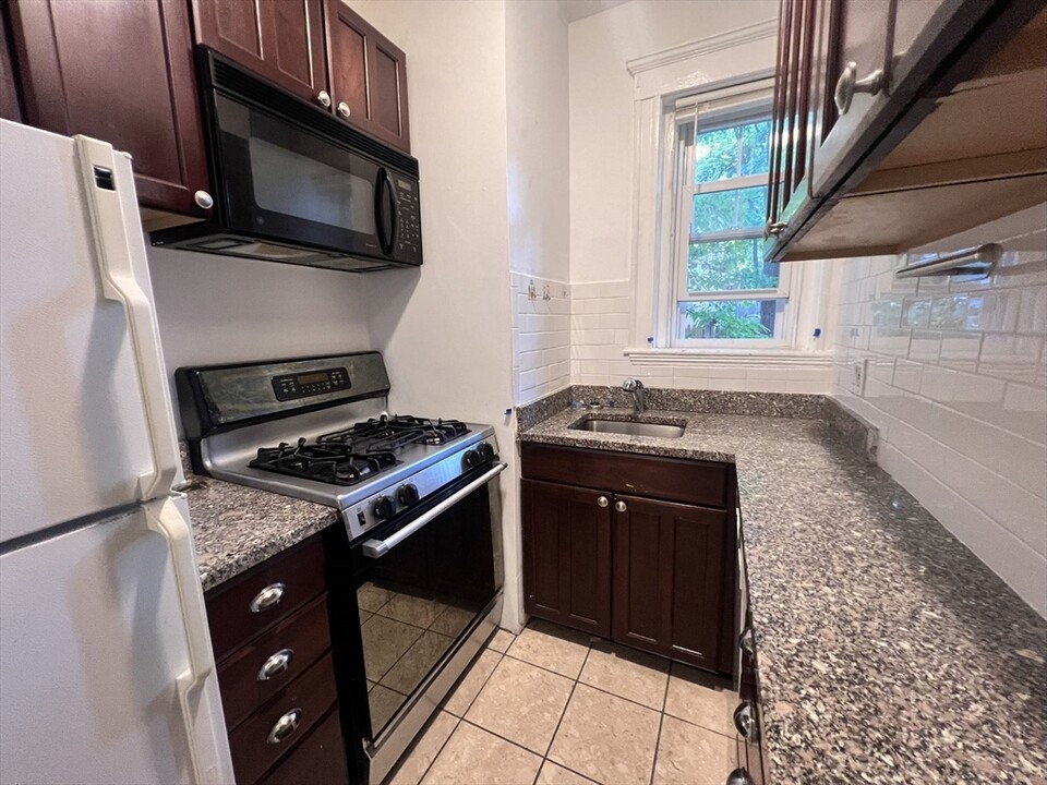 88 Naples Rd, Unit 2 in Brookline, MA - Building Photo