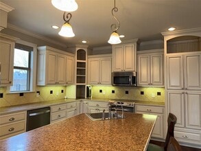 3815 Holly Ridge Dr in Longview, TX - Foto de edificio - Building Photo