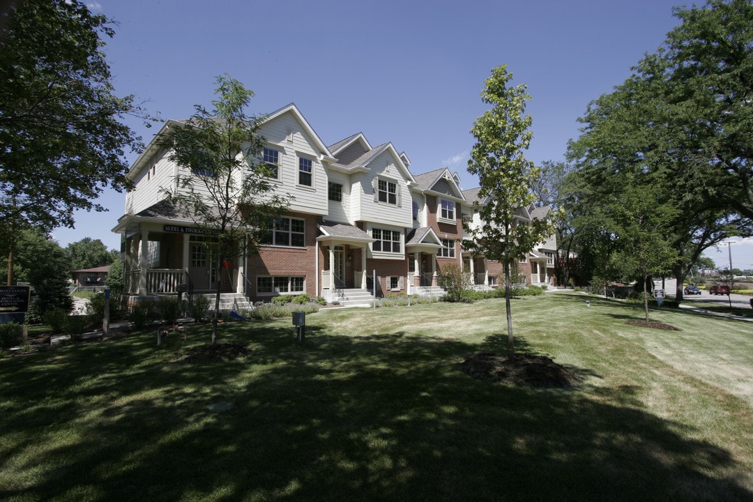 288 Pennsylvania Ave in Glen Ellyn, IL - Building Photo