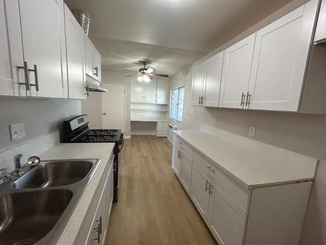 409 N Los Robles Ave, Unit 2 in Pasadena, CA - Building Photo - Building Photo