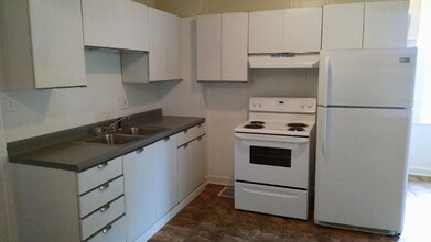 1602 W Short Ave in Independence, MO - Foto de edificio - Building Photo