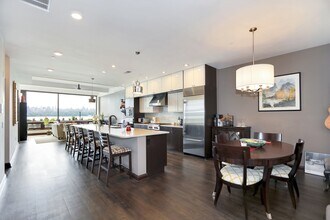 9 Somerset Ln in Edgewater, NJ - Building Photo - Building Photo