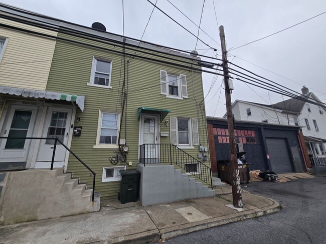 property at 808 E Morton St