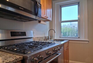 1954 Columbia Rd NW, Unit 411 in Washington, DC - Foto de edificio - Building Photo