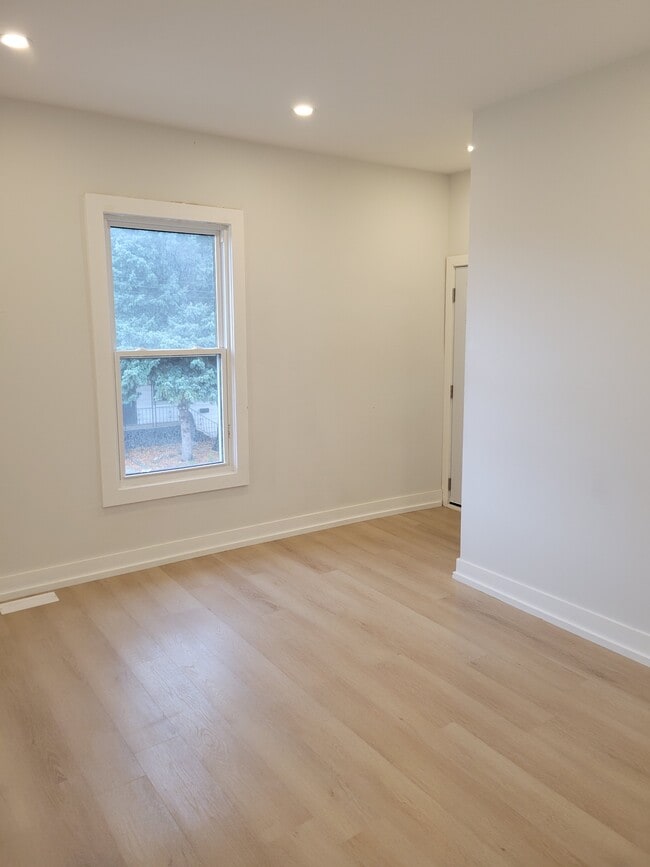 262 Robert St in Hamilton, ON - Building Photo - Building Photo