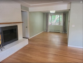 5252 NE 49th Ave, Unit A in Portland, OR - Building Photo - Building Photo