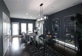 2166 Wiggins Walk in Atlanta, GA - Foto de edificio - Building Photo