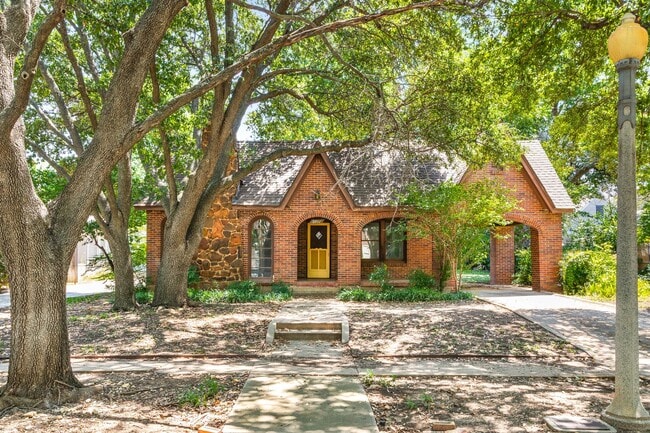 property at 2711 Greene Ave