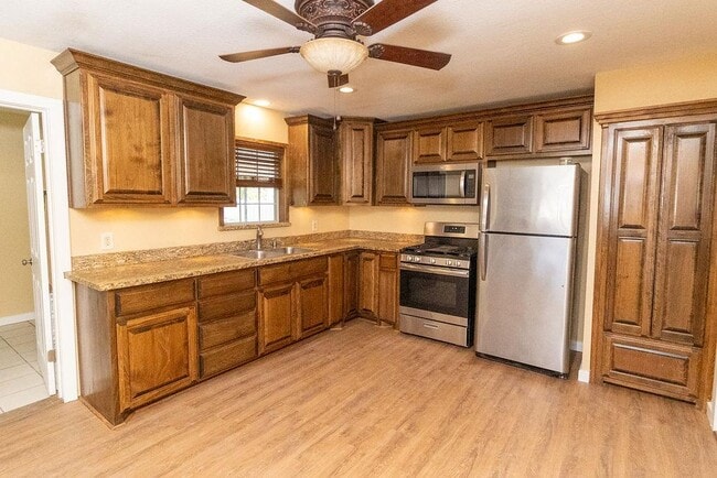 property at 910 N Carol Ave