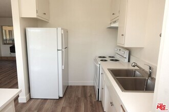 1301 N Mansfield Ave in Los Angeles, CA - Building Photo - Building Photo
