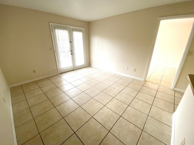 2550 N Alafaya Trail in Orlando, FL - Building Photo - Building Photo