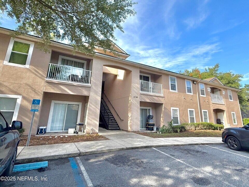 6788 Manotak Oaks Dr in Jacksonville, FL - Building Photo