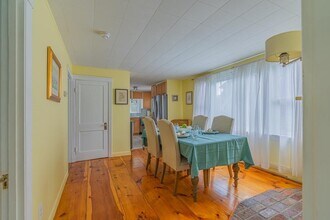 83 Mast St in Jamestown, RI - Building Photo - Building Photo