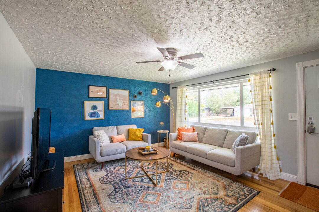 1020 E Diamond Way in Sandy, UT - Building Photo