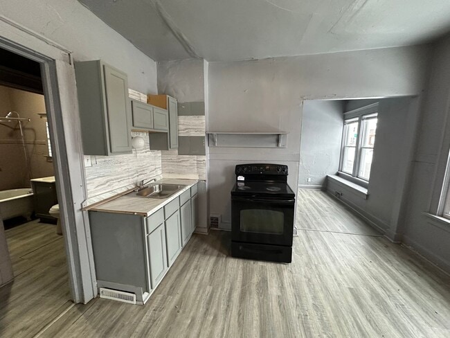 2876 N 26th St in Milwaukee, WI - Building Photo - Building Photo