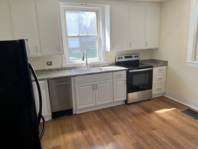 8 Jordan St, Unit 8A in Berwick, ME - Building Photo - Building Photo