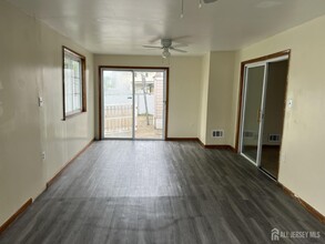 4 Monroe Ave in Carteret, NJ - Building Photo - Building Photo