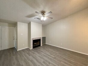 3007 Honeysuckle Cir, Unit B in Killeen, TX - Building Photo - Building Photo