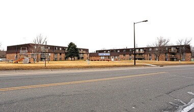 The Bluffs Apartments in Monticello, MN - Foto de edificio - Building Photo