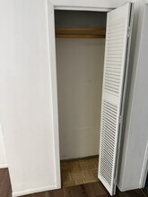 831 King Georges Rd in Fords, NJ - Foto de edificio - Building Photo