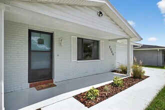 7725 Summertree Ln in New Port Richey, FL - Building Photo - Building Photo
