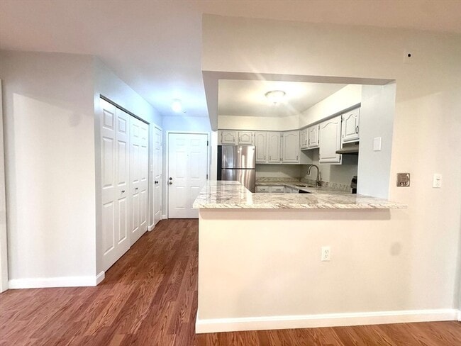 4975 Washington St, Unit 109 in Boston, MA - Building Photo - Building Photo
