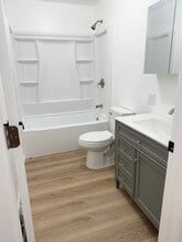 504 Mary Elaine Dr in Utica, NY - Building Photo - Building Photo