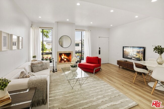 property at 1220 Manning Ave