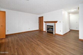 1911 Cambridge Manor Dr, Unit 1911 Cambridge Manor Driv in Scotia, NY - Building Photo - Building Photo