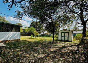 458 Anton Dr in San Antonio, TX - Foto de edificio - Building Photo