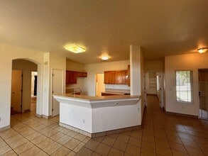 1044 S Rio Linda St in Visalia, CA - Building Photo - Building Photo