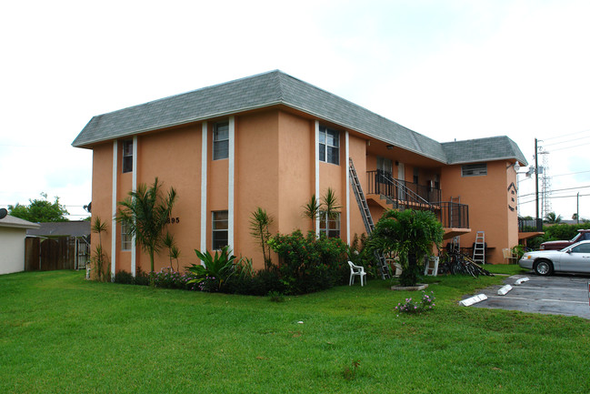 Boston Terrace Apartments in Lake Worth, FL - Building Photo - Building Photo