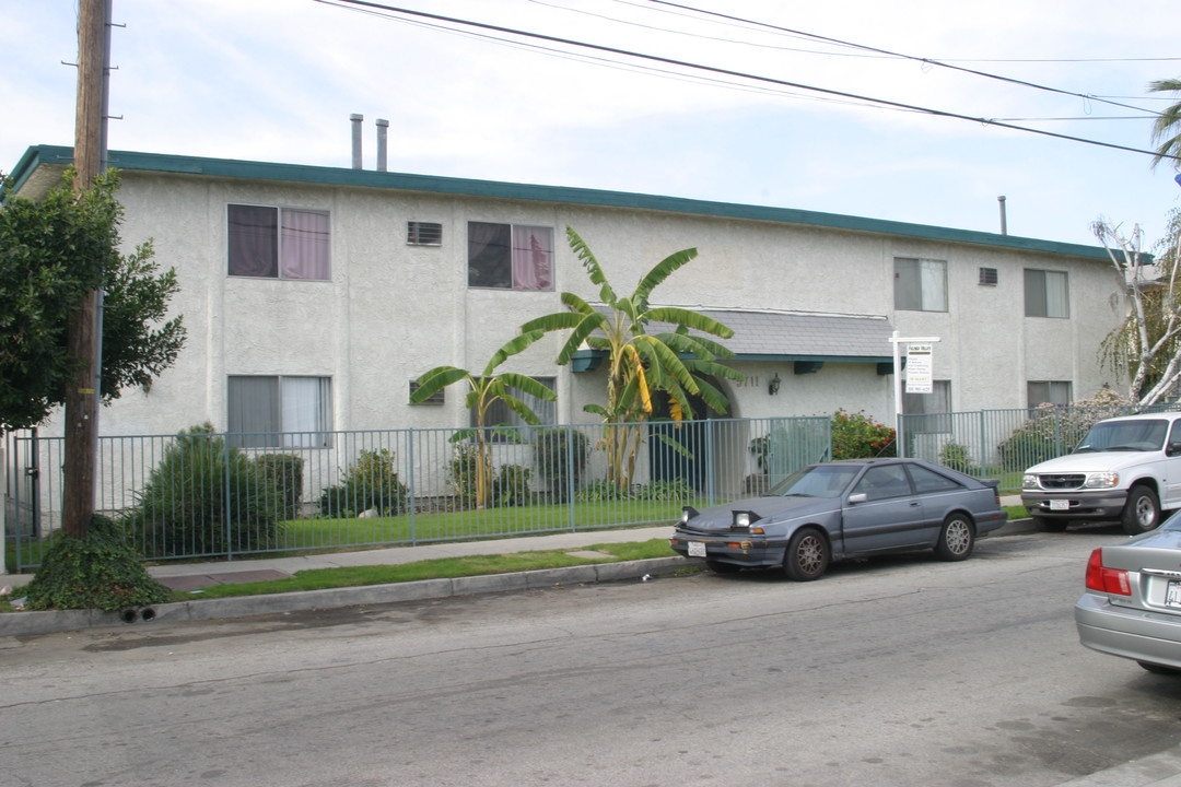 5711 Fulcher Ave in North Hollywood, CA - Foto de edificio