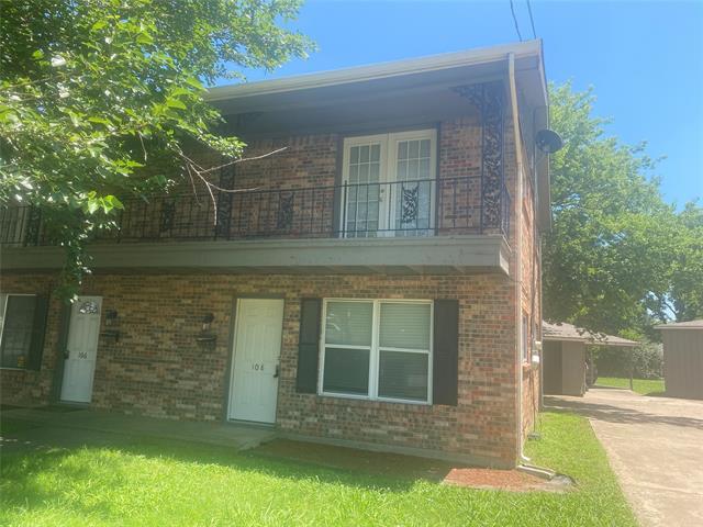108 W Fairview St in Sherman, TX - Building Photo