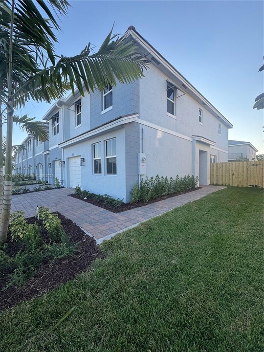 152 NE 13th St in Homestead, FL - Building Photo