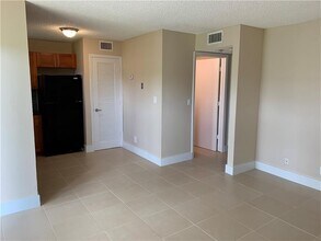 5180 NE 6th Ave in Oakland Park, FL - Building Photo - Building Photo