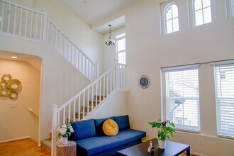 10488 Hollingsworth Way, Unit #192 in San Diego, CA - Foto de edificio - Building Photo
