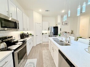 1336 Morning View Rd in Andice, TX - Building Photo - Building Photo