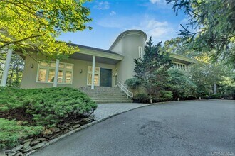 170 Northside Dr in Sag Harbor, NY - Foto de edificio - Building Photo