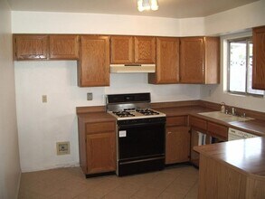 133 Bosworth Dr in Henderson, NV - Building Photo - Building Photo