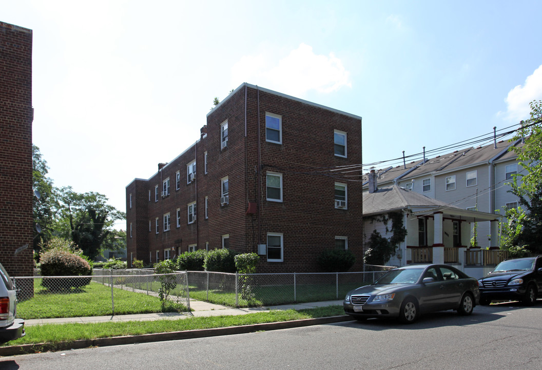 1412 Young St SE in Washington, DC - Foto de edificio