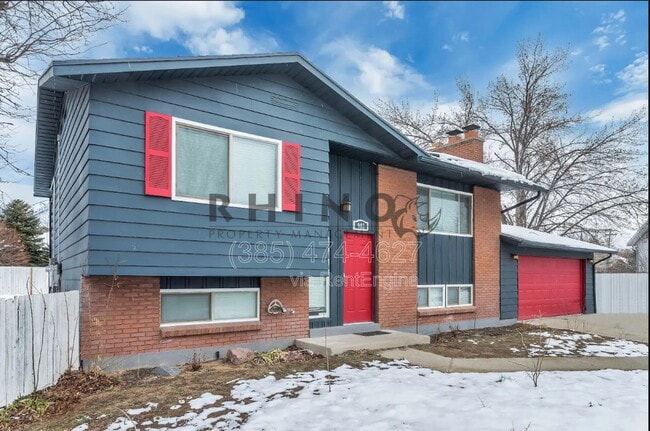 property at 983 E Dry Gulch Cir