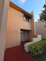 10360 SW 154th Circle Ct in Miami, FL - Building Photo