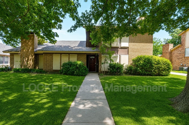 property at 6428 Lago Vista Dr