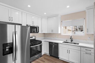 1165 Stanford St in Santa Monica, CA - Building Photo - Building Photo