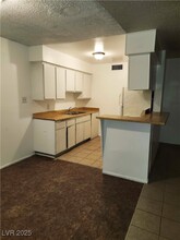 537 Calcaterra Cir in Las Vegas, NV - Building Photo - Building Photo