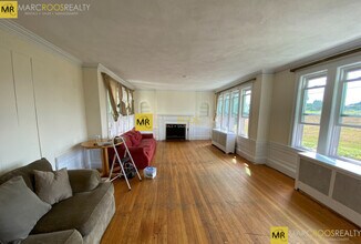 28 Manet Rd, Unit #1 in Chestnut Hill, MA - Building Photo - Building Photo